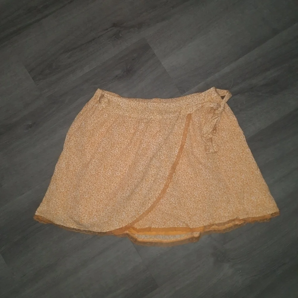 NWT American Eagle Floral Lace Mini Skirt